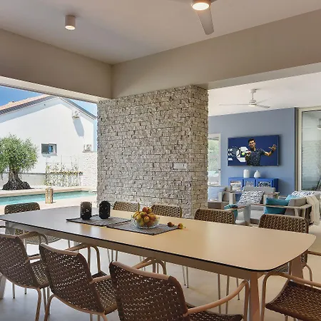 펜션 Traumvilla Mit Blick Auf Brijuni Inseln, Privatem Pool